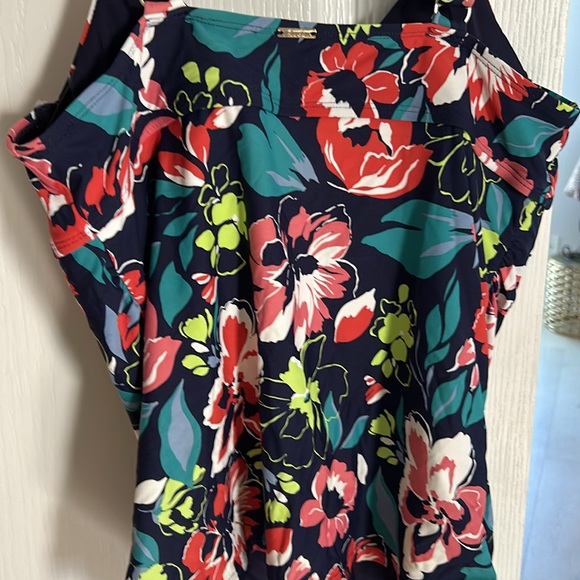 4- swimsuit tops , used ,Different brands , exposure,profile, jag, Anne Cole. - Picture 3 of 9